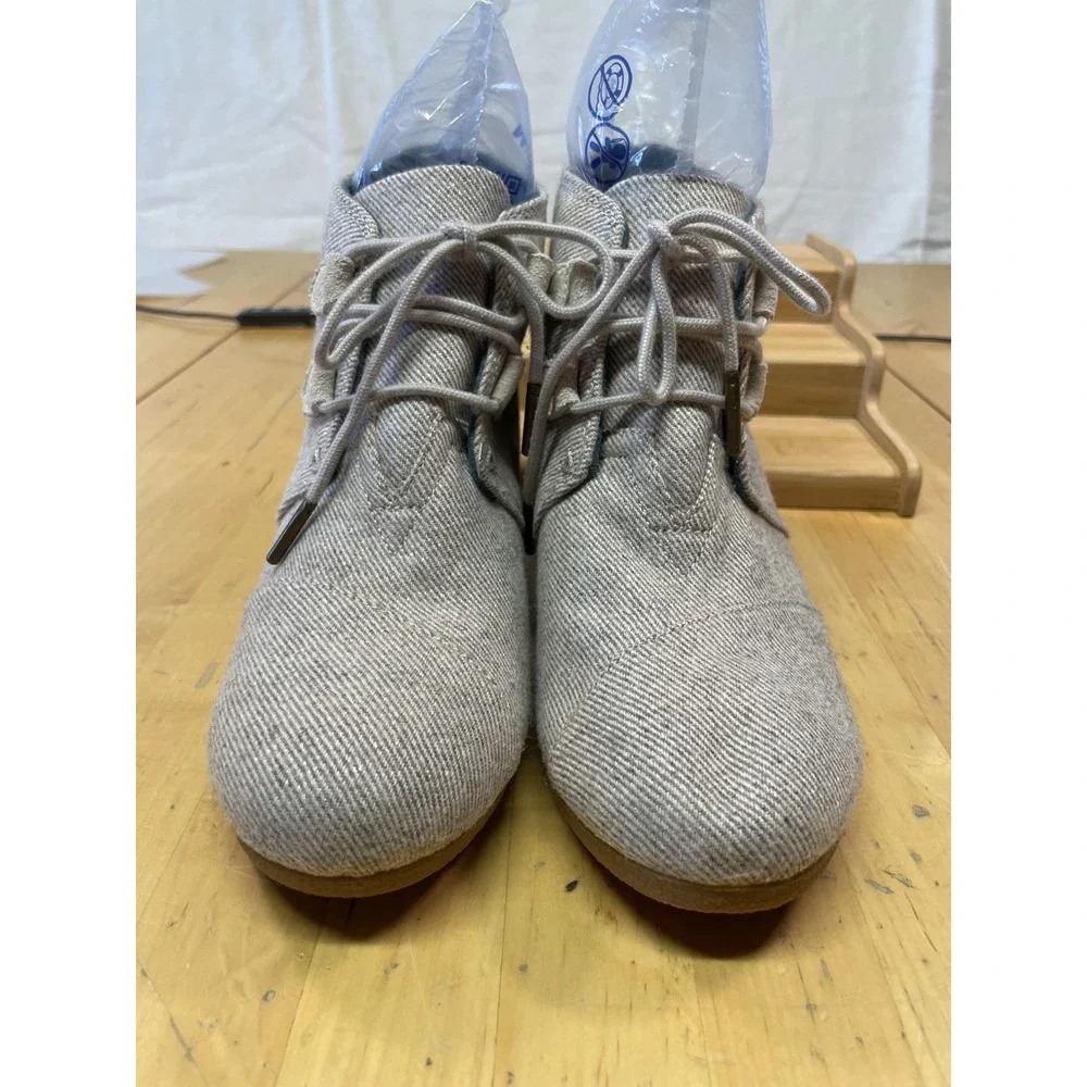 TOMS Women's Wedge Neutral Lace Up Canvas Shoes Size 7